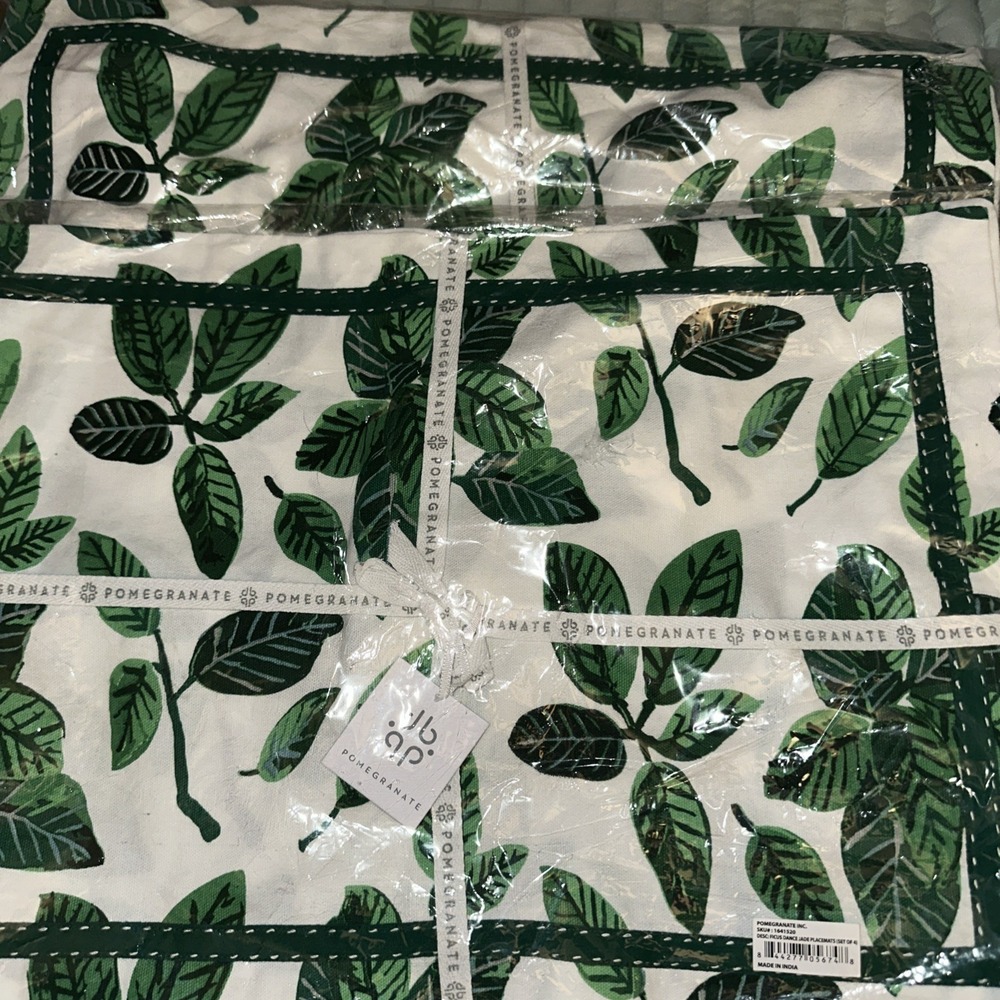 Pomegranate Inc Cotton Set Of 8 Placemats! Green Leaves Ribbon Trim!